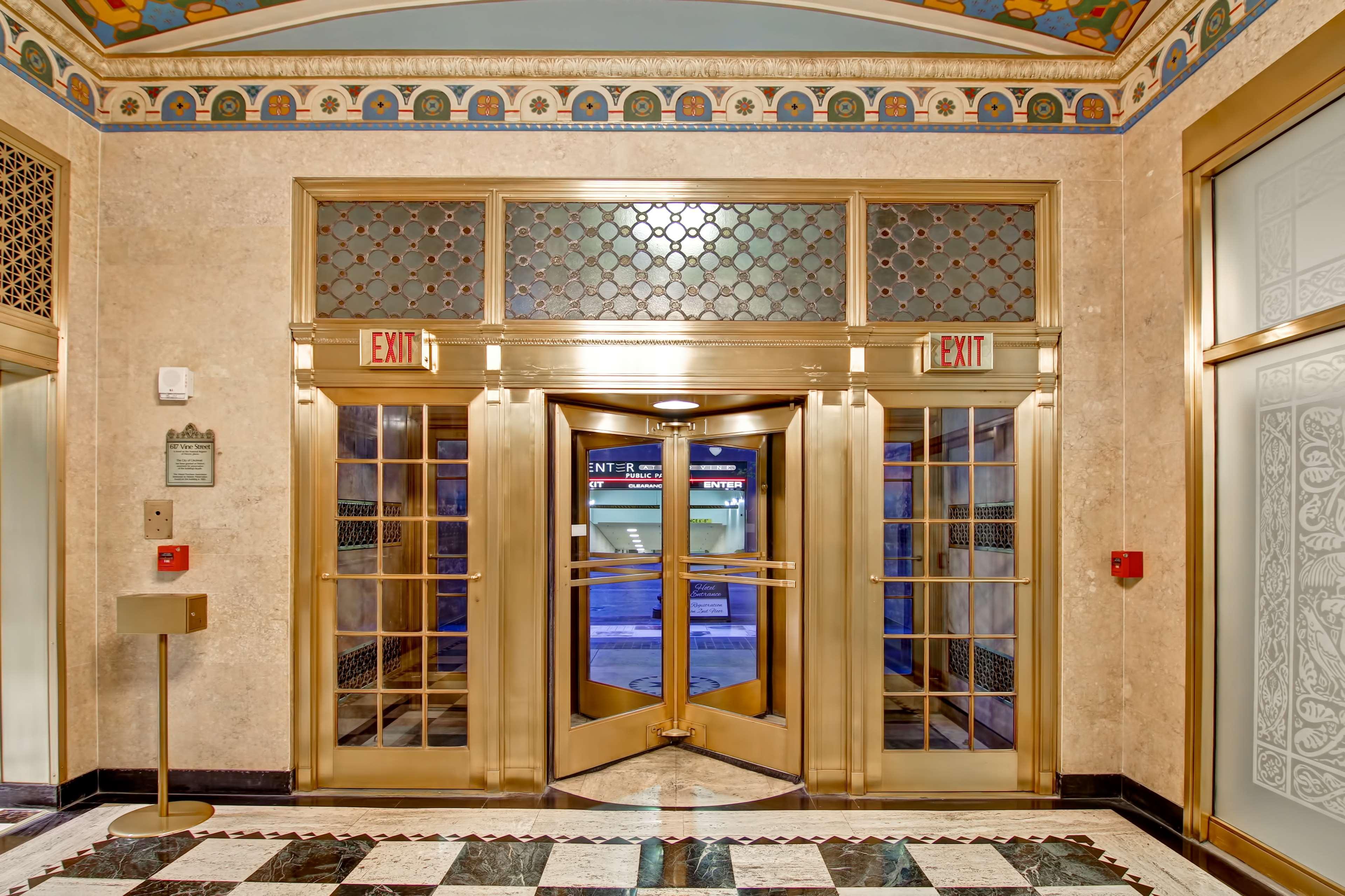 Hampton Inn And Suites Cincinnati - Downtown Εξωτερικό φωτογραφία